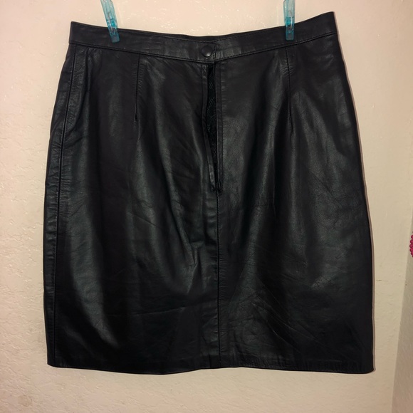 High waisted black leather skirt - Picture 2 of 2